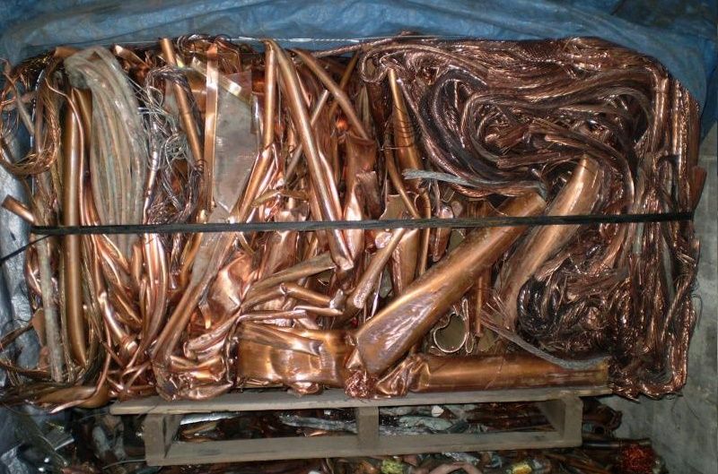 Bright copper wire scrap 99.99% purity stacked in bulk bale